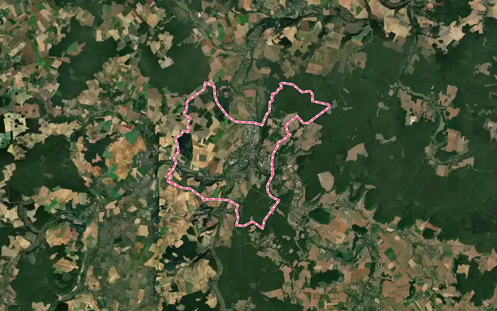 Vue satellite de Clamecy avec ses contours administratifs