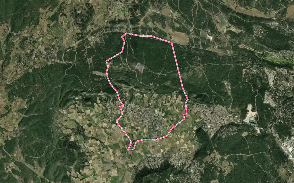 Vue satellite de Clarensac avec ses contours administratifs