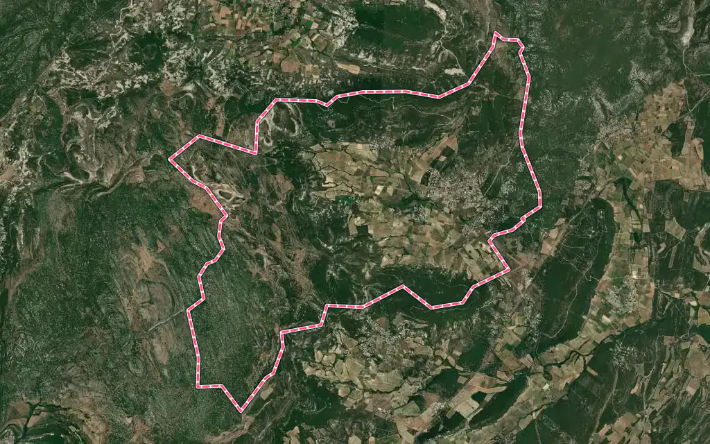 Vue satellite de Claret avec ses contours administratifs