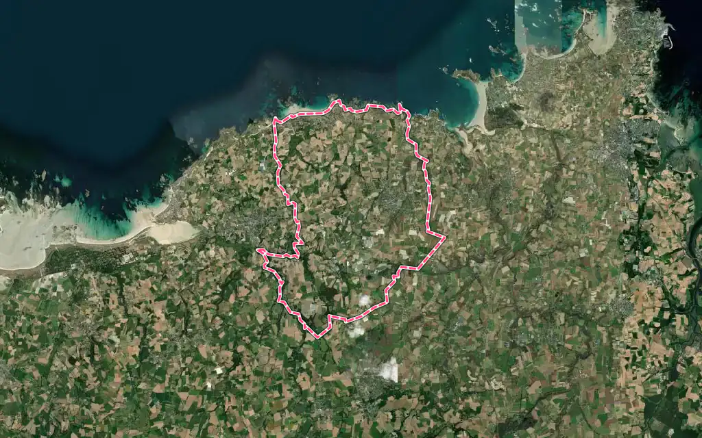 Vue satellite de Cléder avec ses contours administratifs