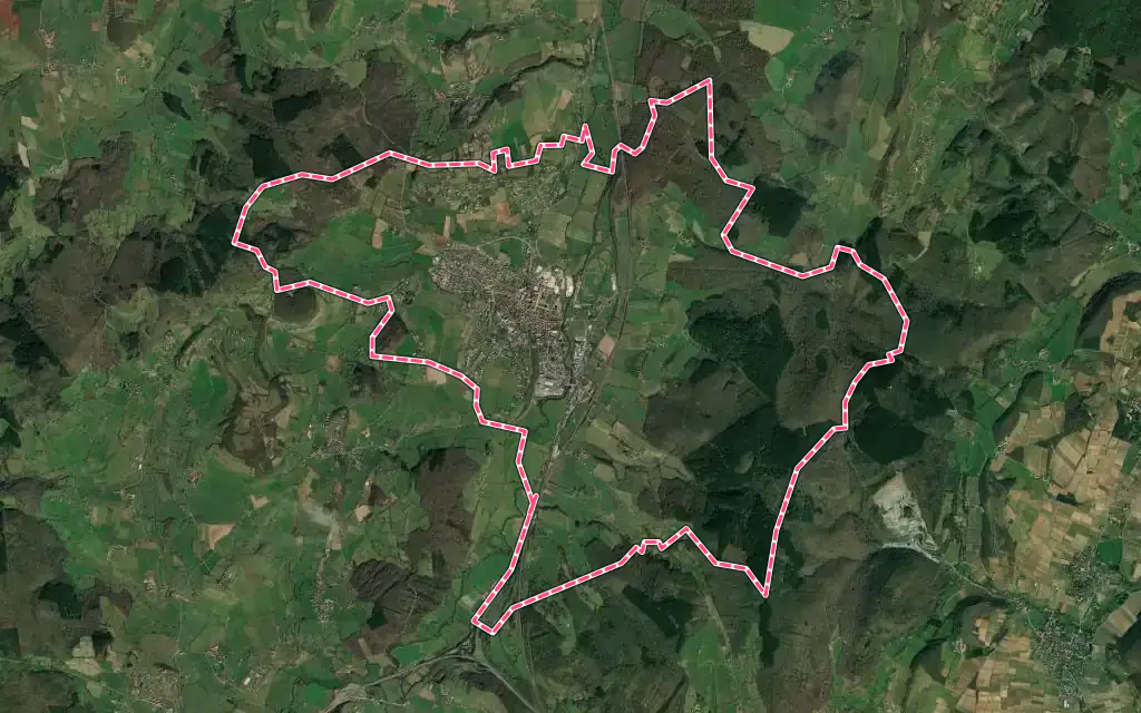 Vue satellite de Cluny avec ses contours administratifs