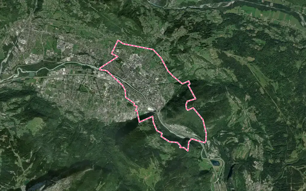 Vue satellite de Cluses avec ses contours administratifs