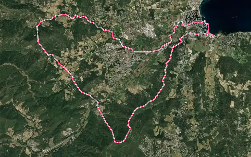 Vue satellite de Cogolin avec ses contours administratifs