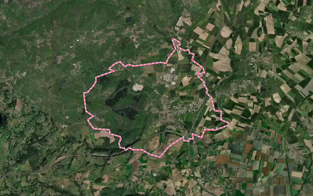 Vue satellite de Combronde avec ses contours administratifs
