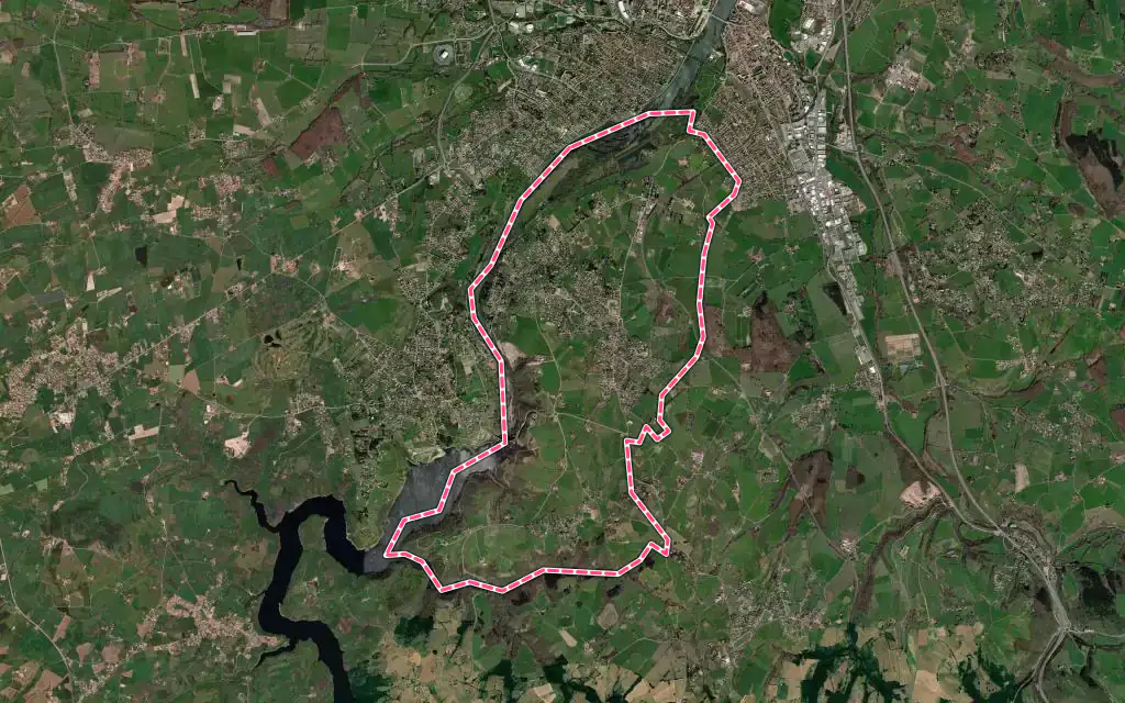 Vue satellite de Commelle-Vernay avec ses contours administratifs