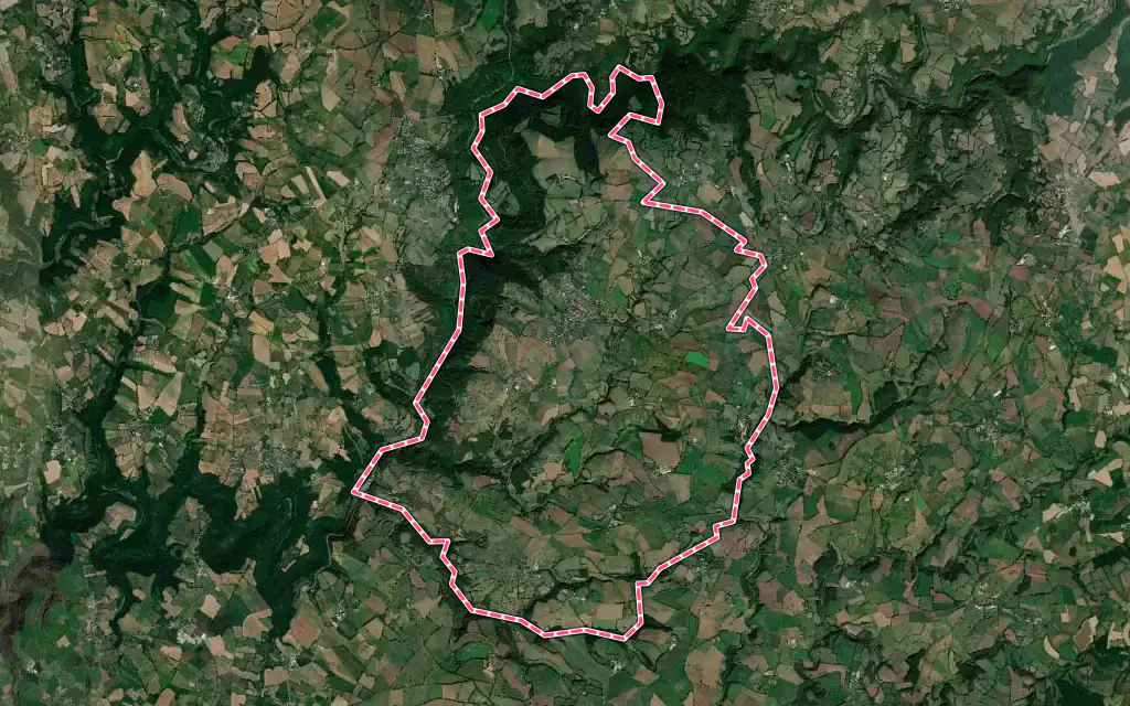 Vue satellite de Comps-la-Grand-Ville avec ses contours administratifs