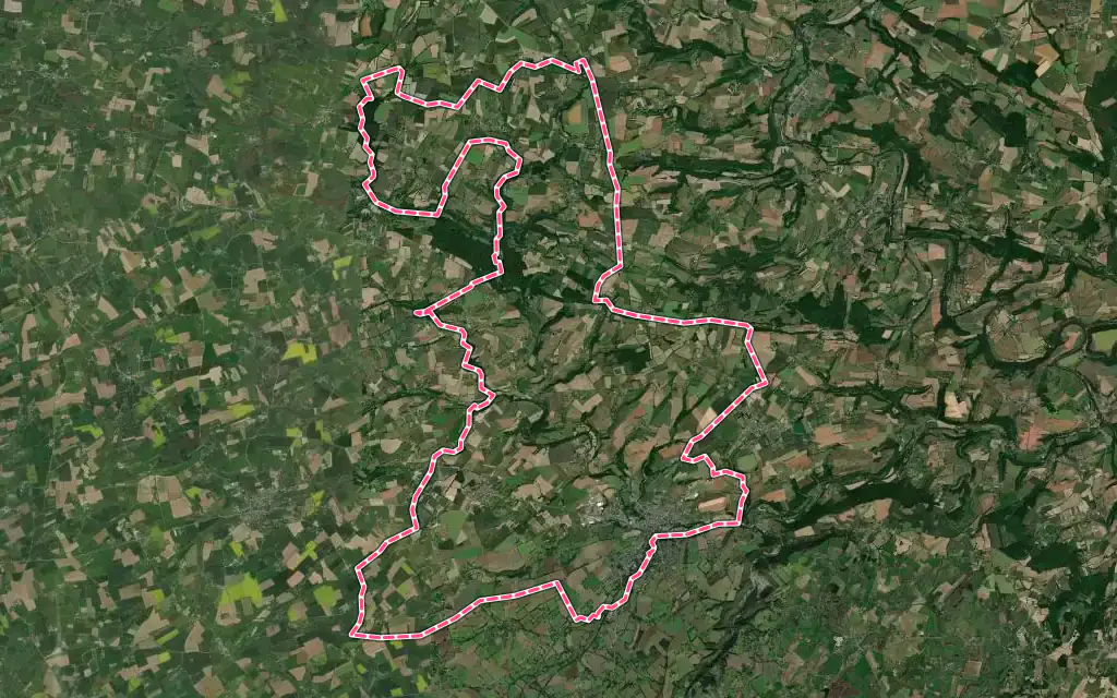 Vue satellite de Condé-en-Normandie avec ses contours administratifs