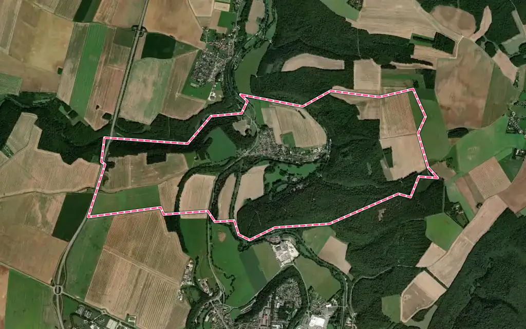 Vue satellite de Condes avec ses contours administratifs