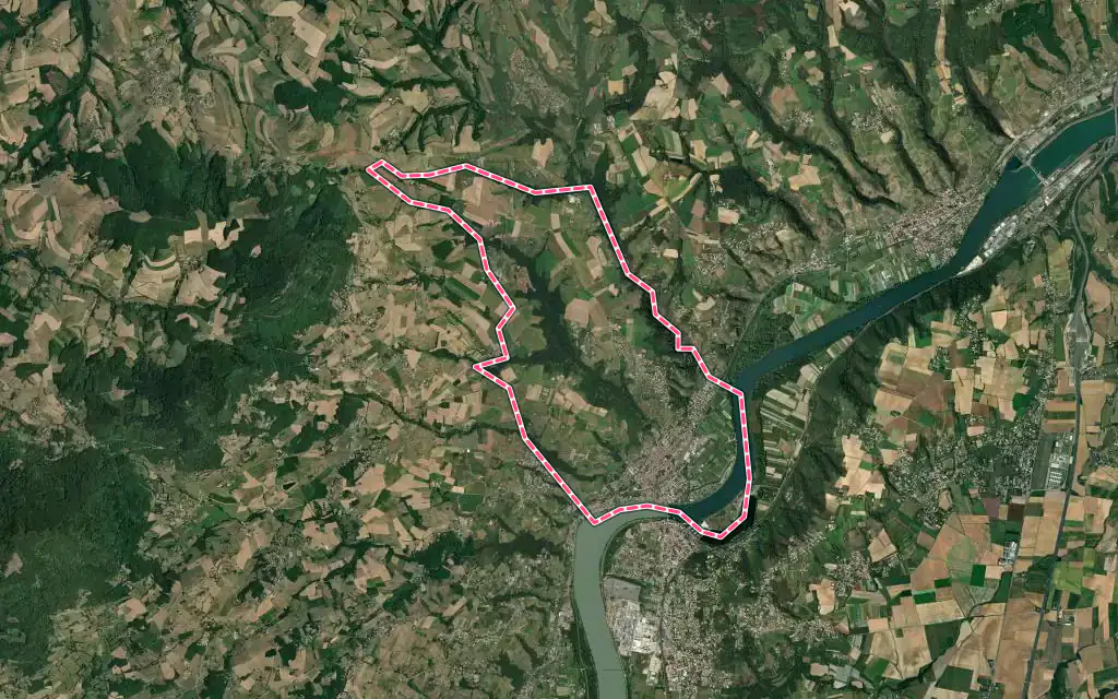 Vue satellite de Condrieu avec ses contours administratifs