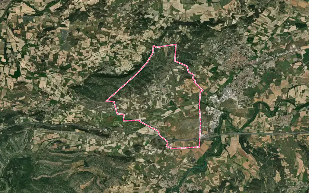 Vue satellite de Conilhac-Corbières avec ses contours administratifs