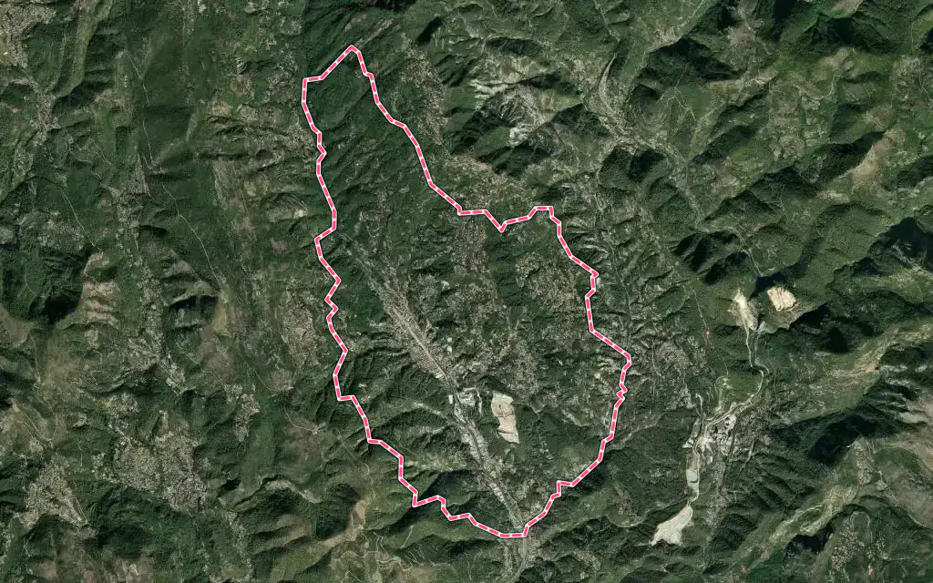 Vue satellite de Contes avec ses contours administratifs