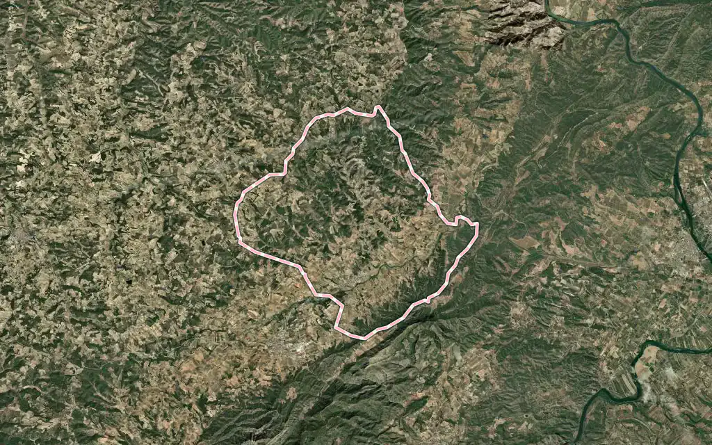 Vista satélite de Corbera d'Ebre con su contorno administrativo