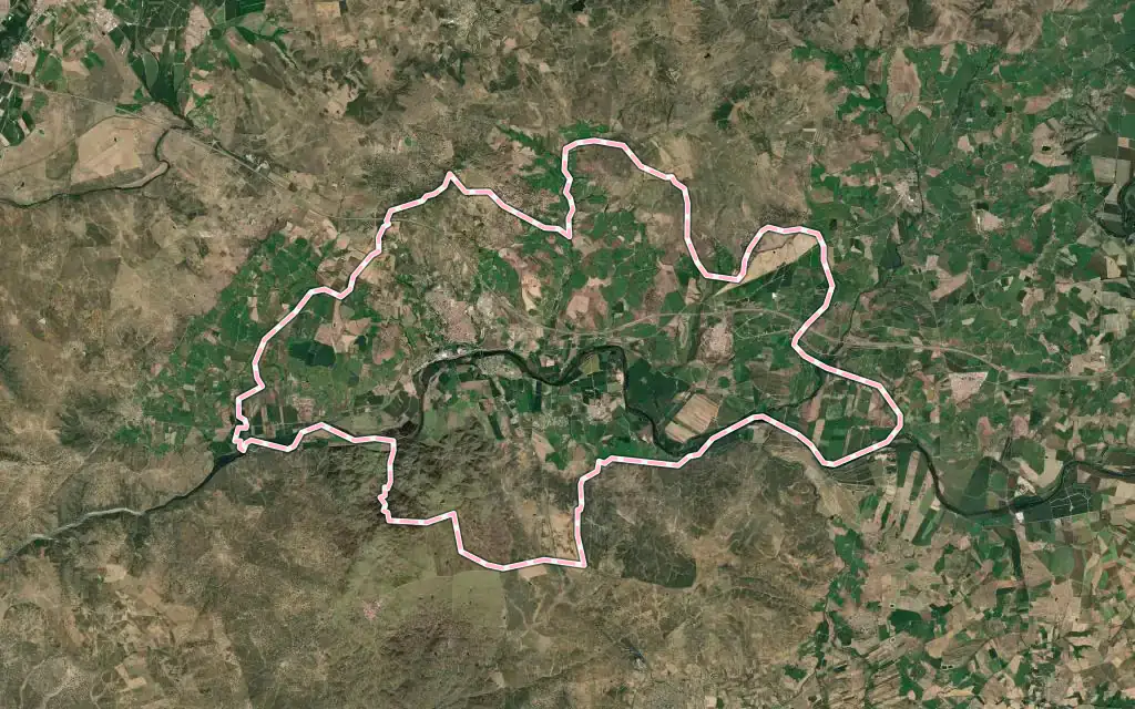 Vista satélite de Coria con su contorno administrativo