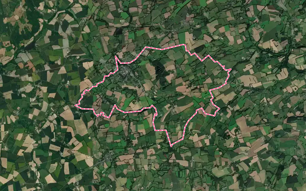 Vue satellite de Corlay avec ses contours administratifs