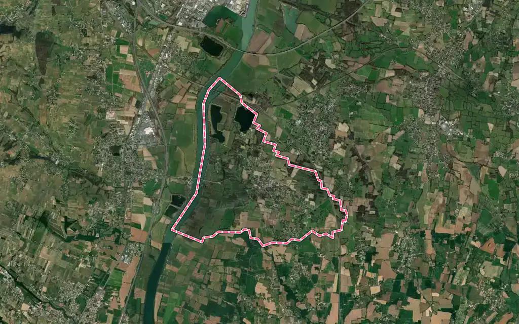 Vue satellite de Cormoranche-sur-Saône avec ses contours administratifs