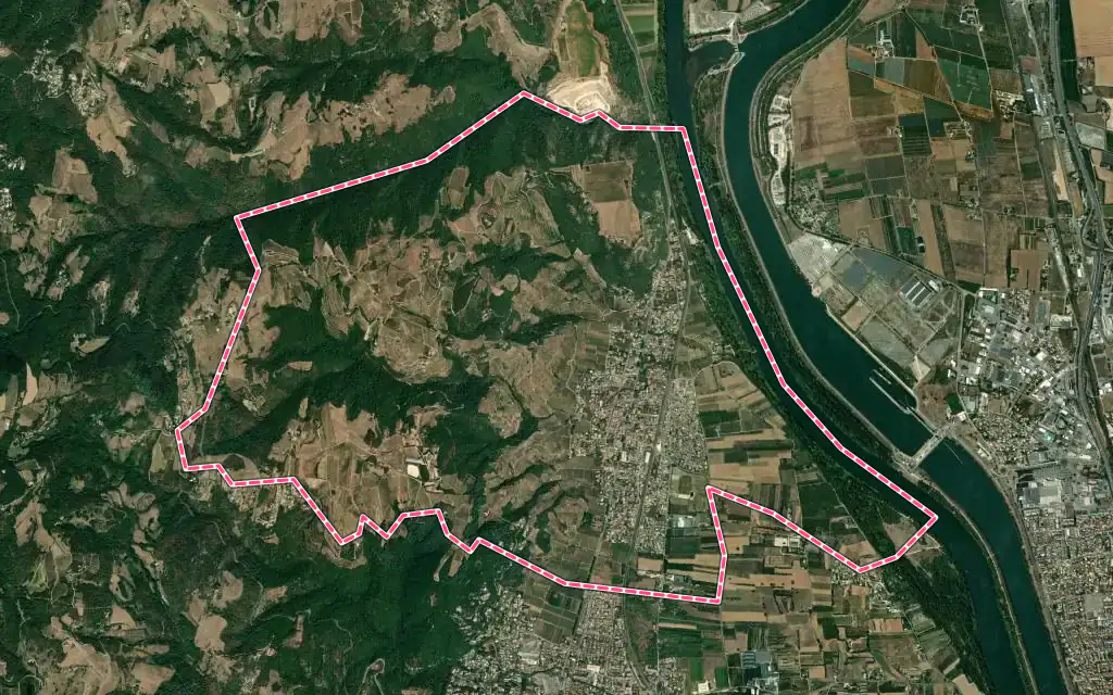 Vue satellite de Cornas avec ses contours administratifs
