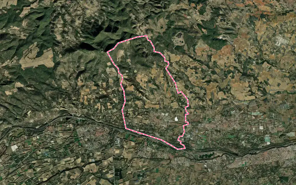 Vue satellite de Corneilla-la-Rivière avec ses contours administratifs