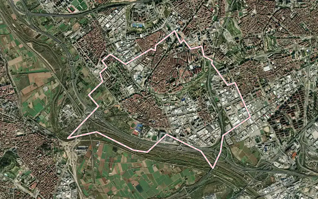 Vista satélite de Cornellà de Llobregat con su contorno administrativo
