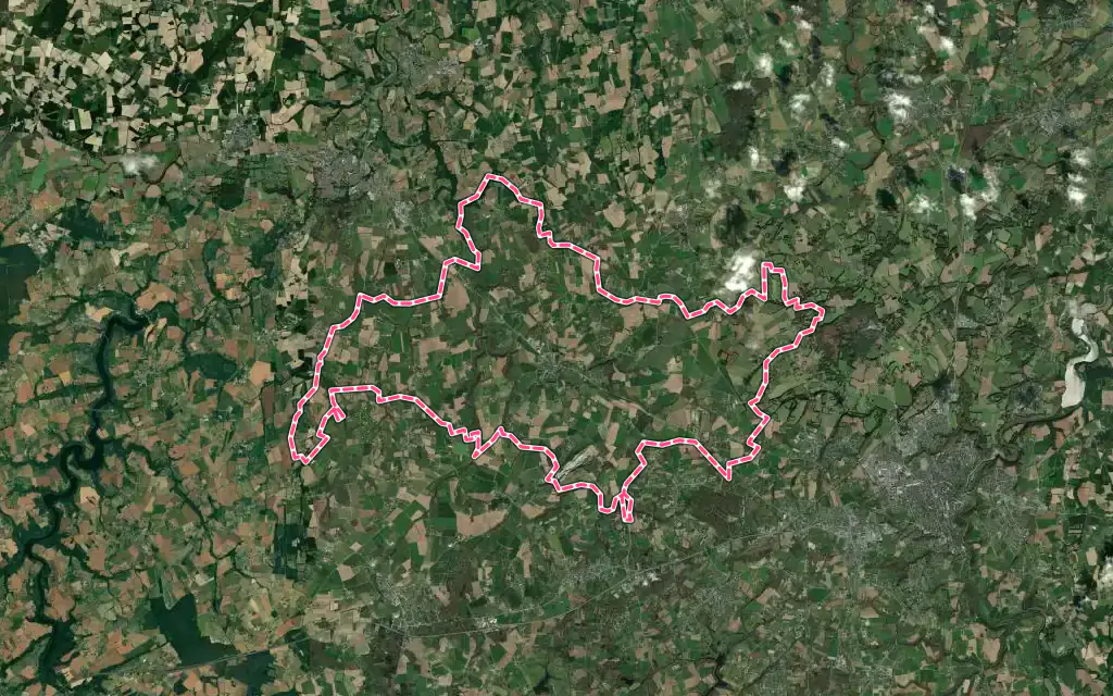 Vue satellite de Corseul avec ses contours administratifs