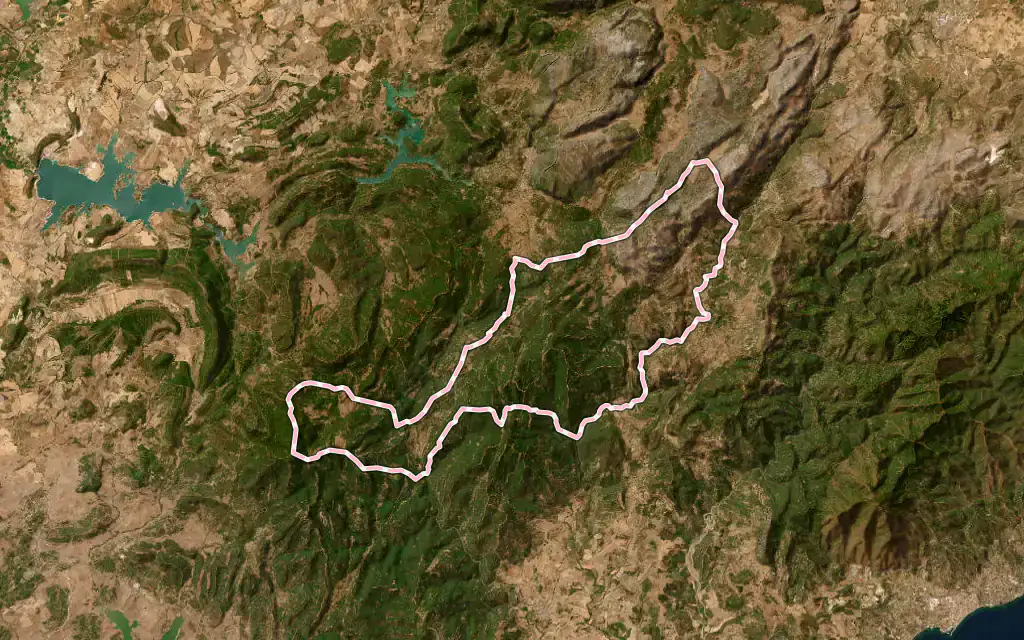 Vista satélite de Cortes de la Frontera con su contorno administrativo