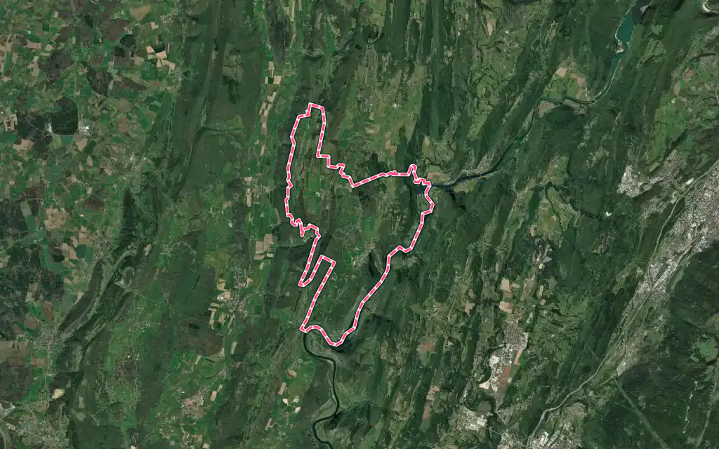 Vue satellite de Corveissiat avec ses contours administratifs