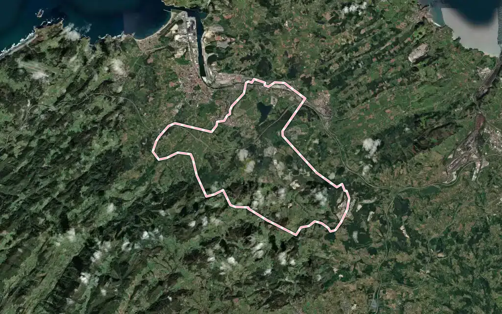 Vista satélite de Corvera de Asturias con su contorno administrativo