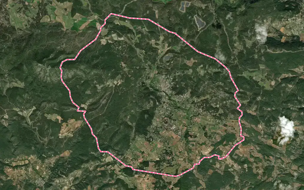 Vue satellite de Cotignac avec ses contours administratifs