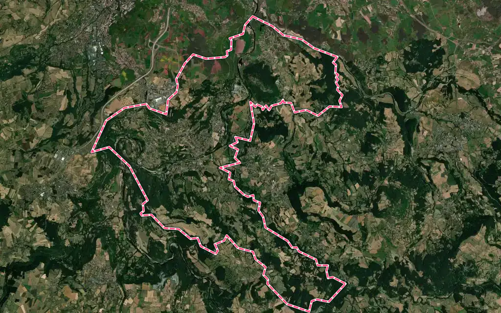 Vue satellite de Coubon avec ses contours administratifs