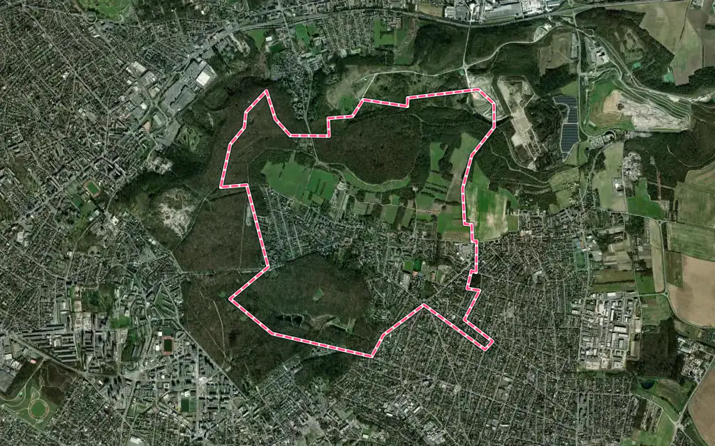 Vue satellite de Coubron avec ses contours administratifs