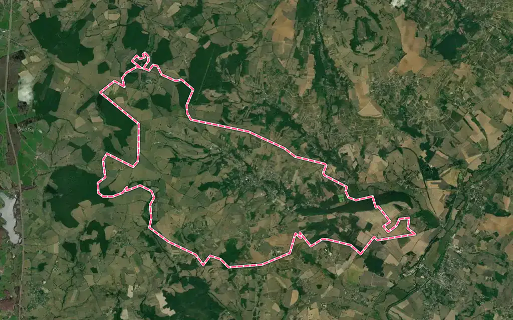 Vue satellite de Couches avec ses contours administratifs