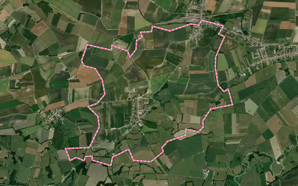 Vue satellite de Coucy avec ses contours administratifs