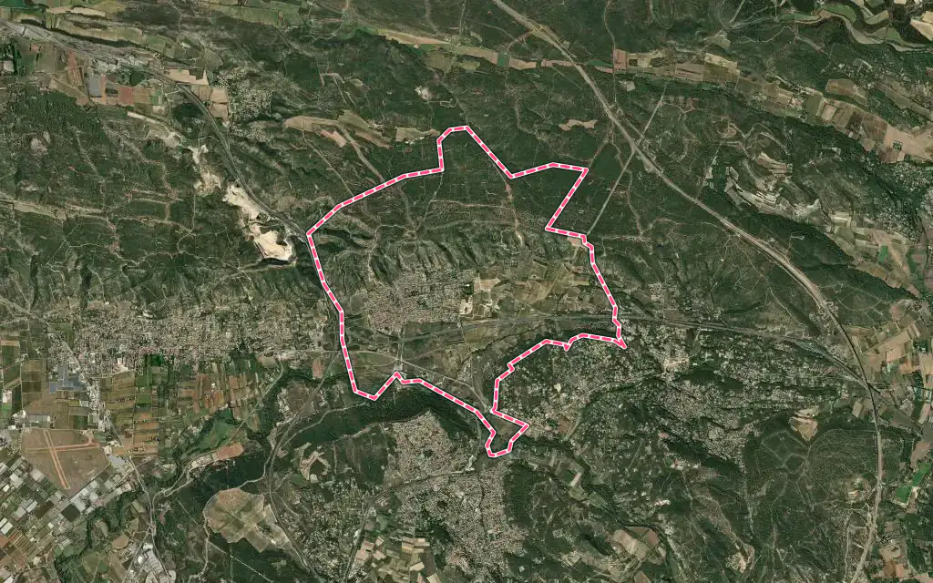 Vue satellite de Coudoux avec ses contours administratifs