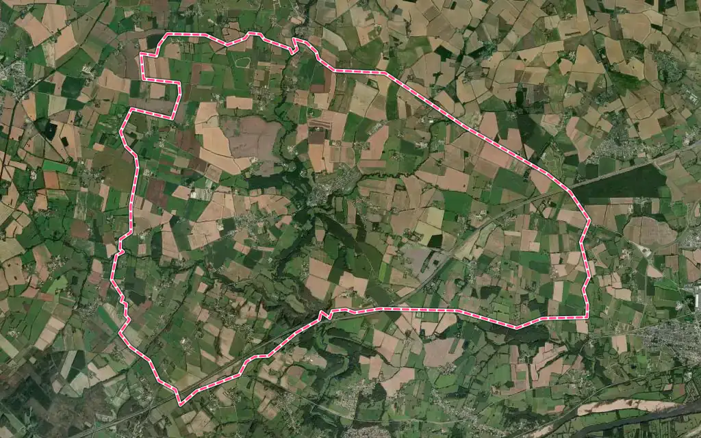Vue satellite de Couffé avec ses contours administratifs