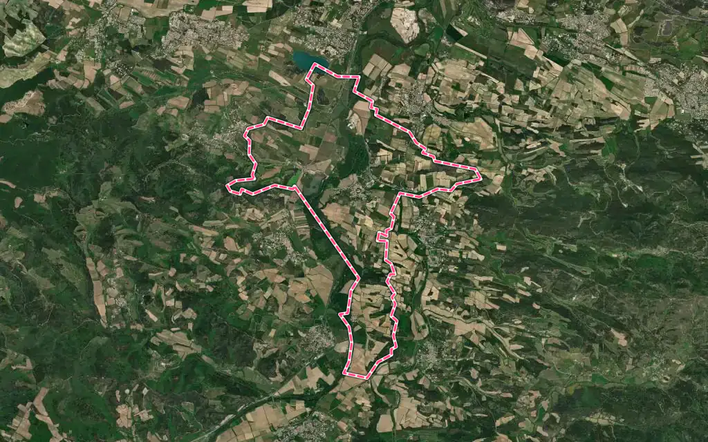 Vue satellite de Couffoulens avec ses contours administratifs