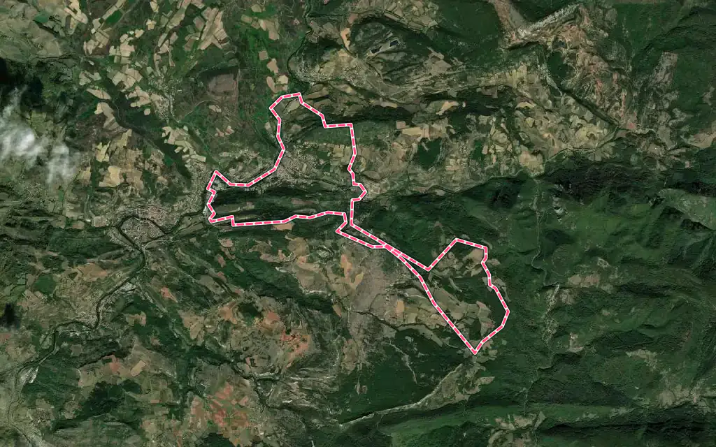 Vue satellite de Couiza avec ses contours administratifs