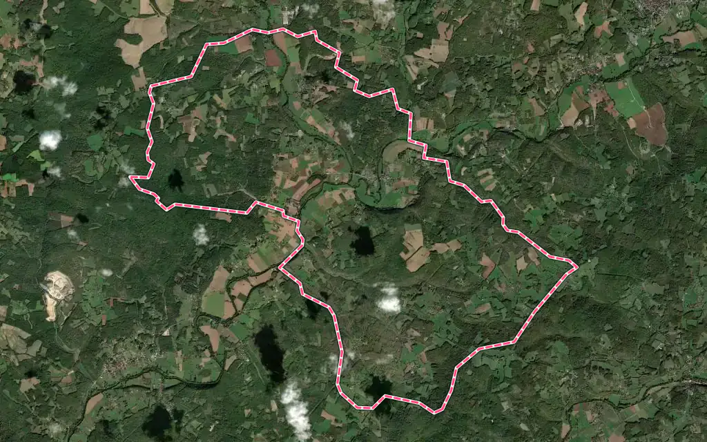 Vue satellite de Coulaures avec ses contours administratifs