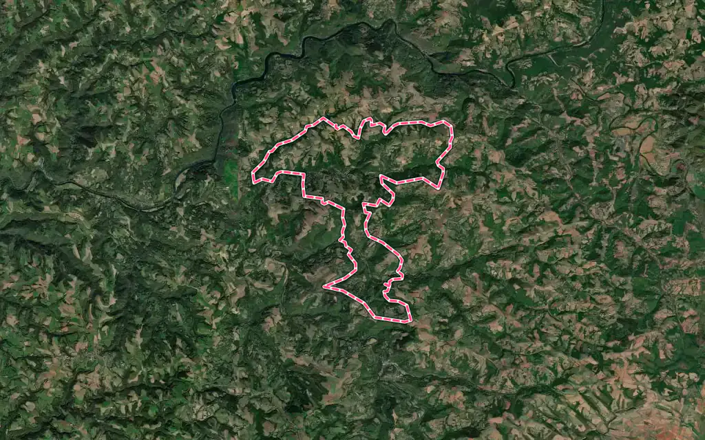 Vue satellite de Coupiac avec ses contours administratifs
