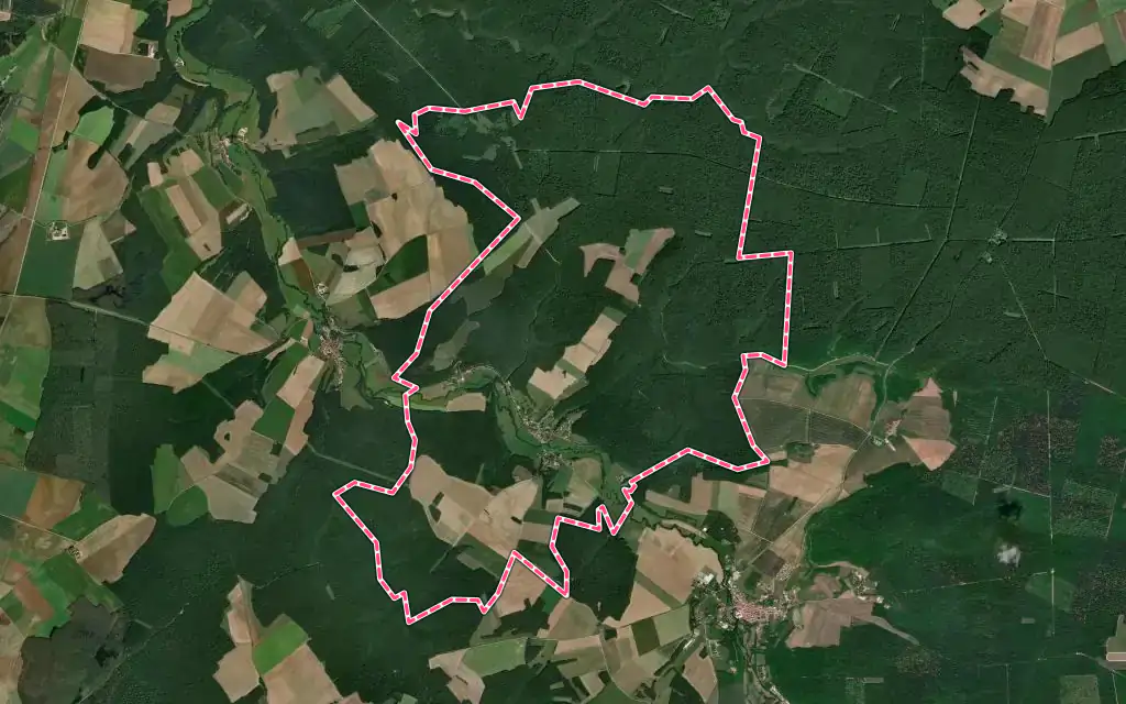 Vue satellite de Cour-l'Évêque avec ses contours administratifs