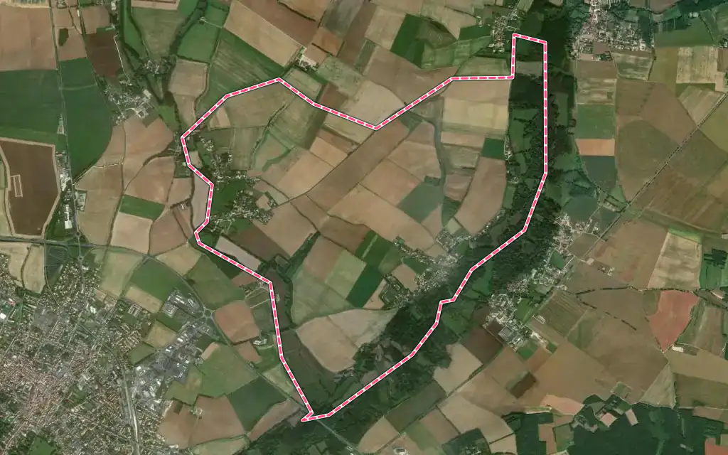 Vue satellite de Courcelles avec ses contours administratifs