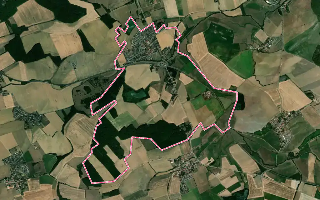 Vue satellite de Courcelles-sur-Nied avec ses contours administratifs