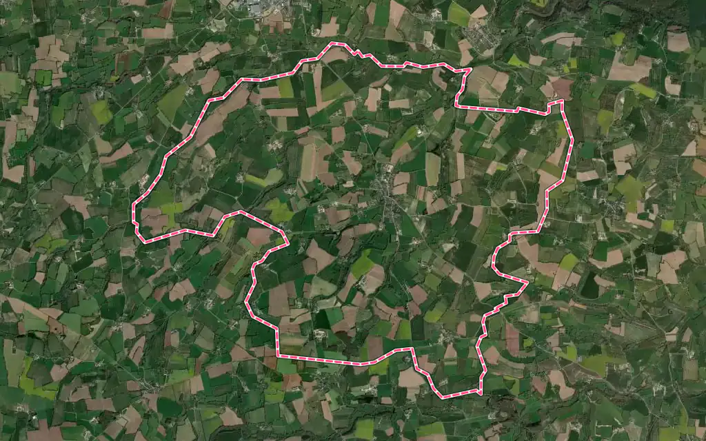 Vue satellite de Courcité avec ses contours administratifs