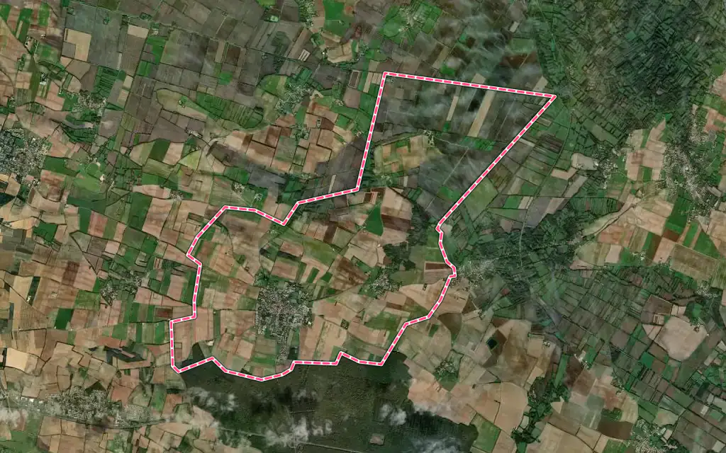 Vue satellite de Courçon avec ses contours administratifs