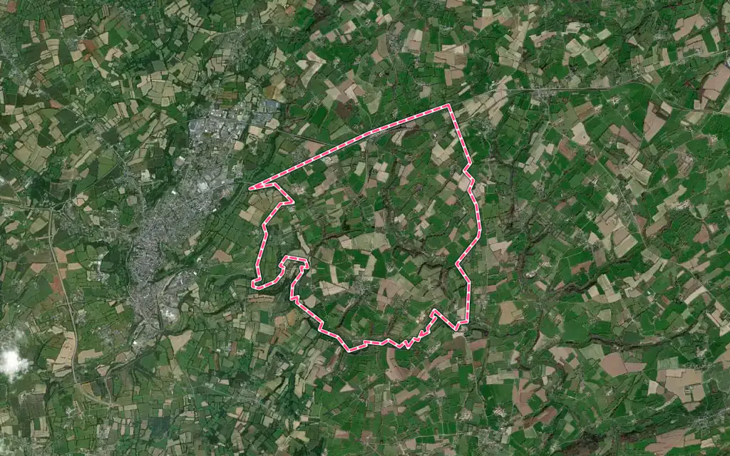 Vue satellite de Courcy avec ses contours administratifs