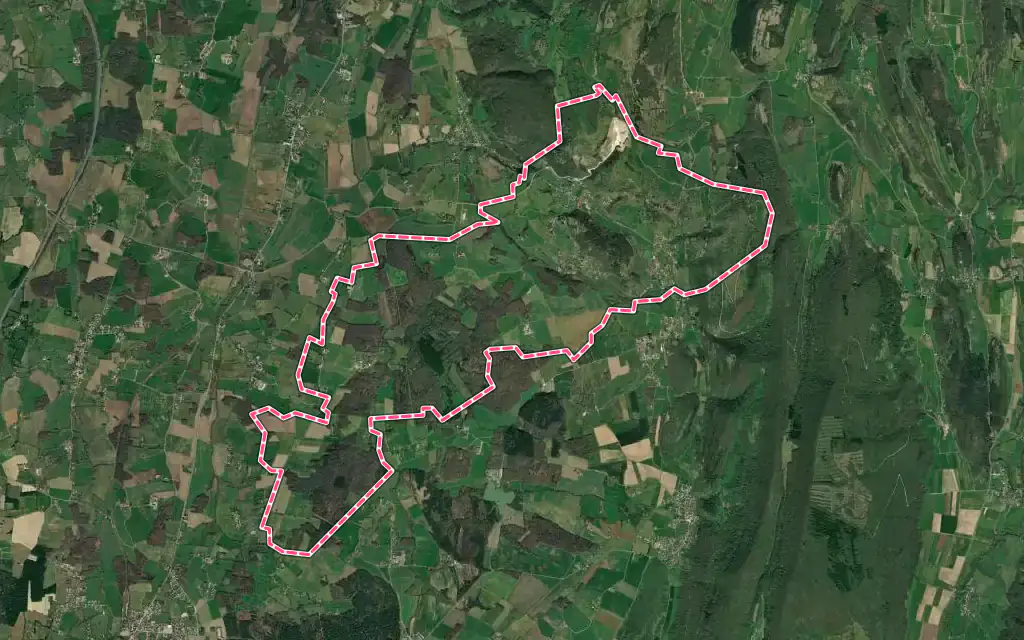 Vue satellite de Courmangoux avec ses contours administratifs