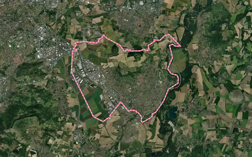 Vue satellite de Cournon-d'Auvergne avec ses contours administratifs
