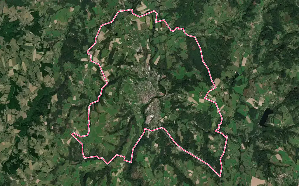 Vue satellite de Courpière avec ses contours administratifs