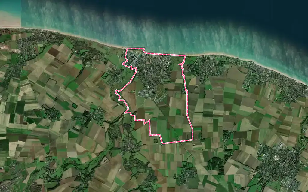 Vue satellite de Courseulles-sur-Mer avec ses contours administratifs