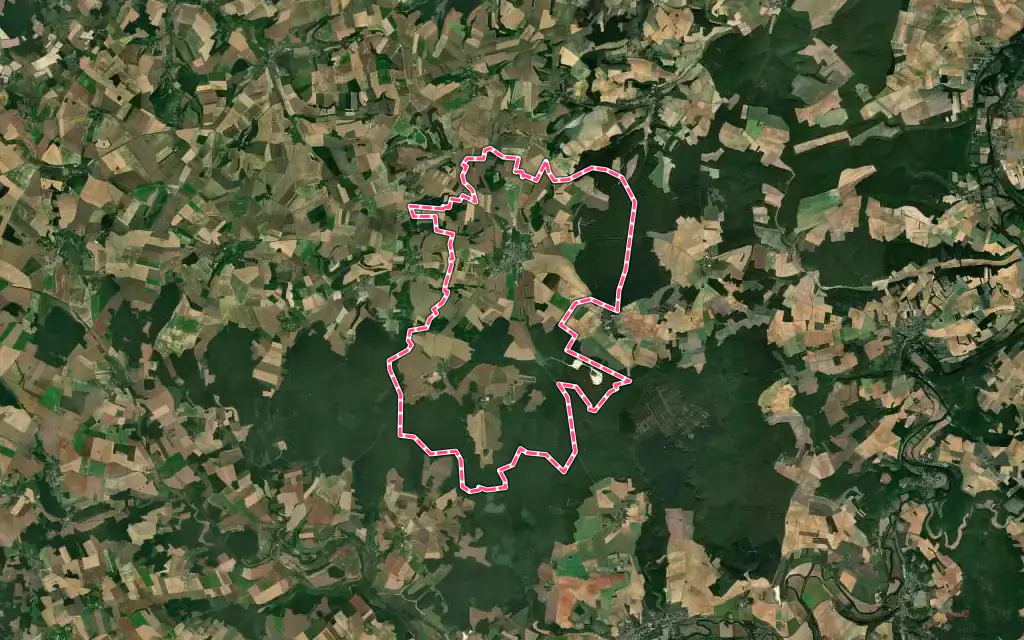 Vue satellite de Courson-les-Carrières avec ses contours administratifs