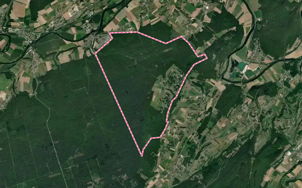 Vue satellite de Courtefontaine avec ses contours administratifs