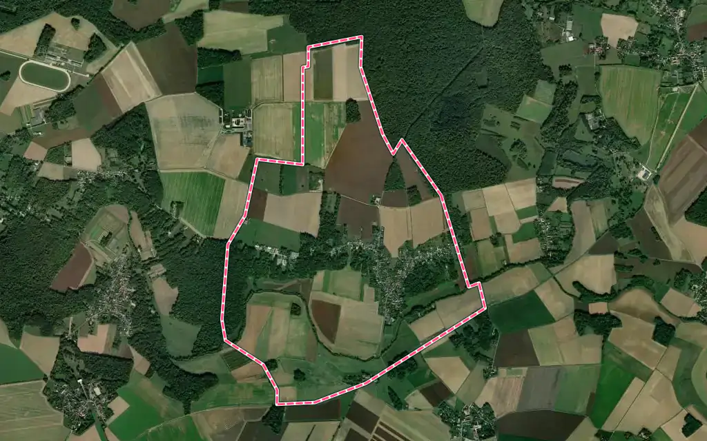 Vue satellite de Courtomer avec ses contours administratifs